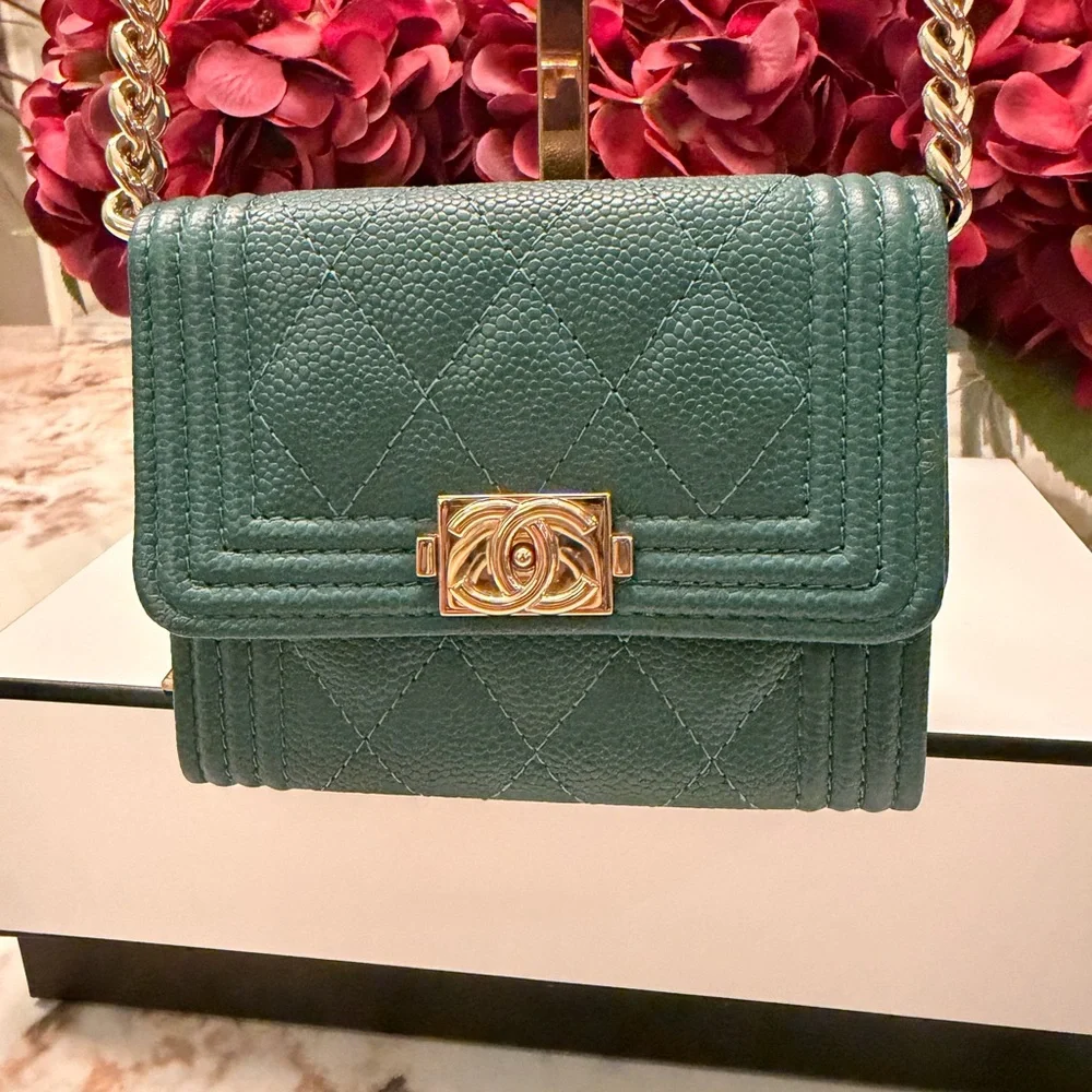 CHANEL Boy Caviar Card Holder Wallet on a chain- Green with gold hardware - Picture 6 of 14